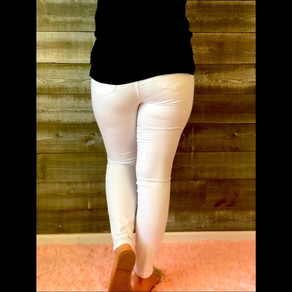 LAST ONE Judy Blue White Distressed Skinny Jeans!! - Picture 6 of 10